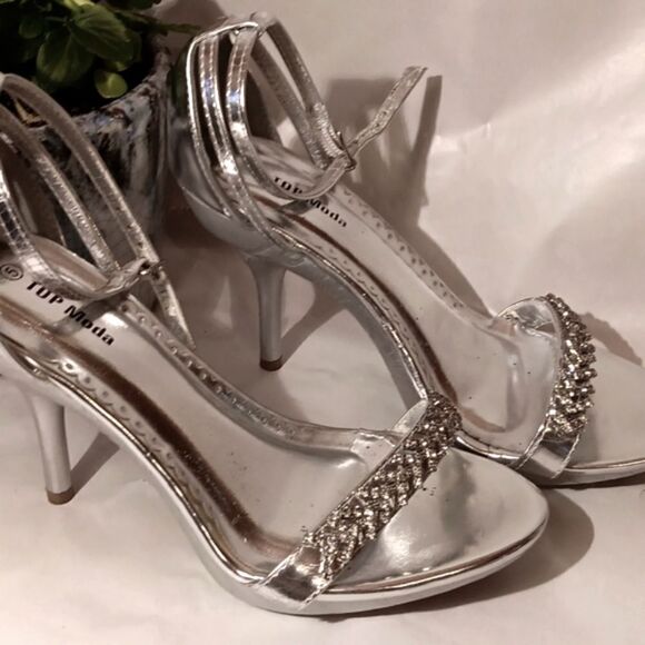 TOP Moda Silver Heels - Picture 1 of 12